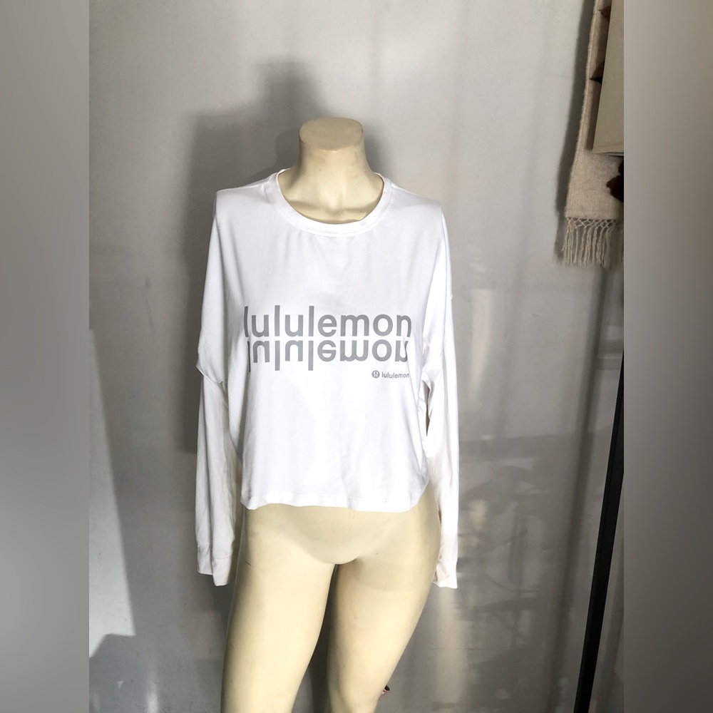 Lululemon Ladies Long Sleeve Top Size 8